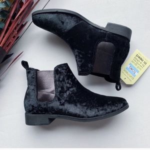 Toms Ella Chelsea velvet black boot bootie